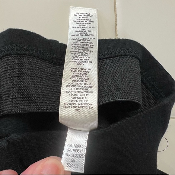 Chico’s Black Cropped Capris Pants size 2.5 (large 14) - Picture 8 of 8